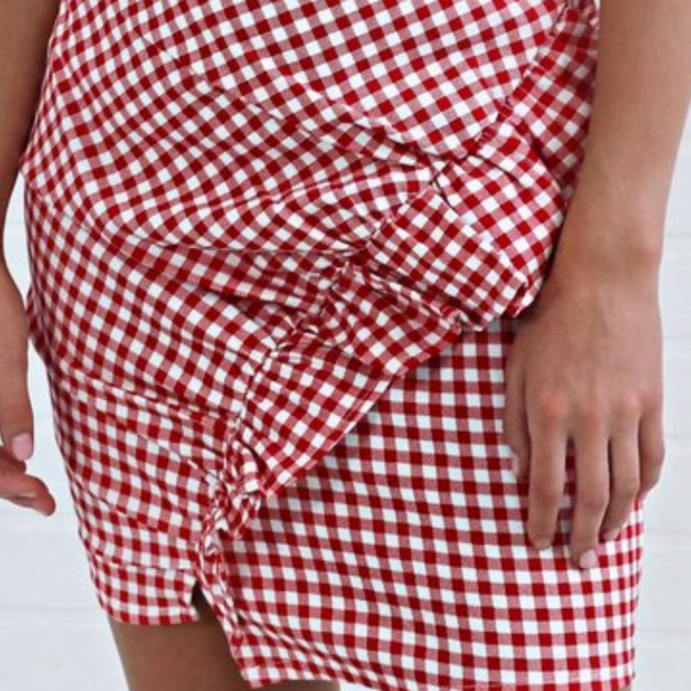 Red and white gingham skirt!